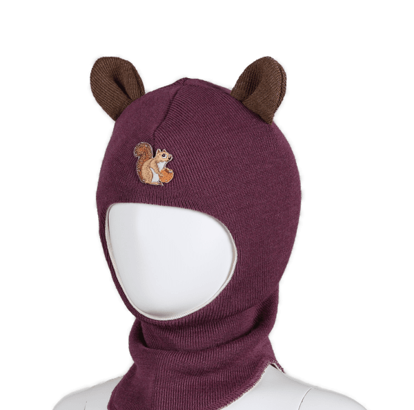 Kivat, plomme hettelue i ull med ekorn